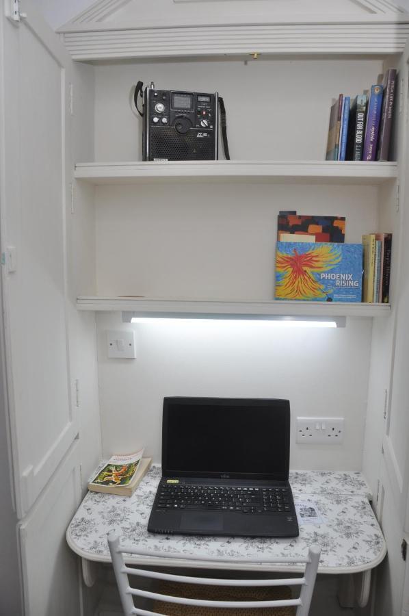 Private Apartment In Pembroke St Julians Bagian luar foto