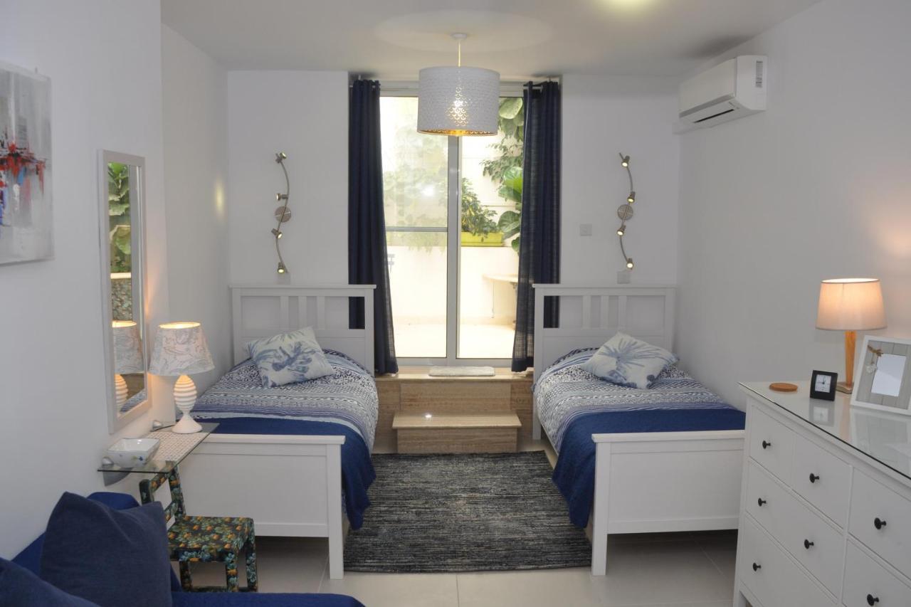 Private Apartment In Pembroke St Julians Bagian luar foto