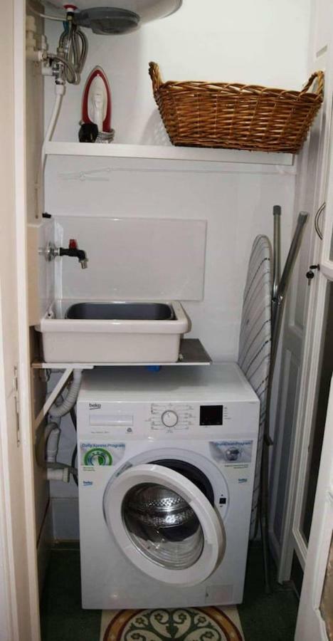 Private Apartment In Pembroke St Julians Bagian luar foto