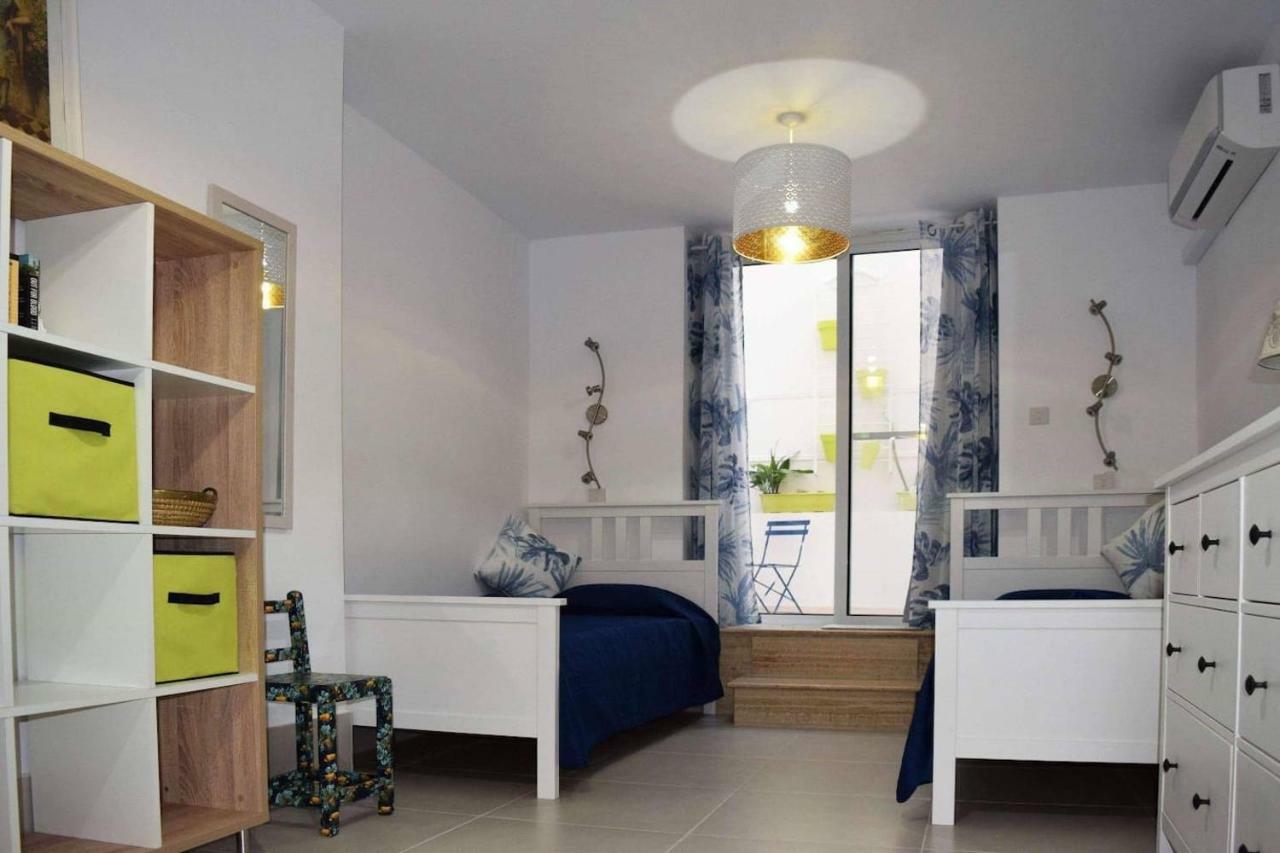 Private Apartment In Pembroke St Julians Bagian luar foto